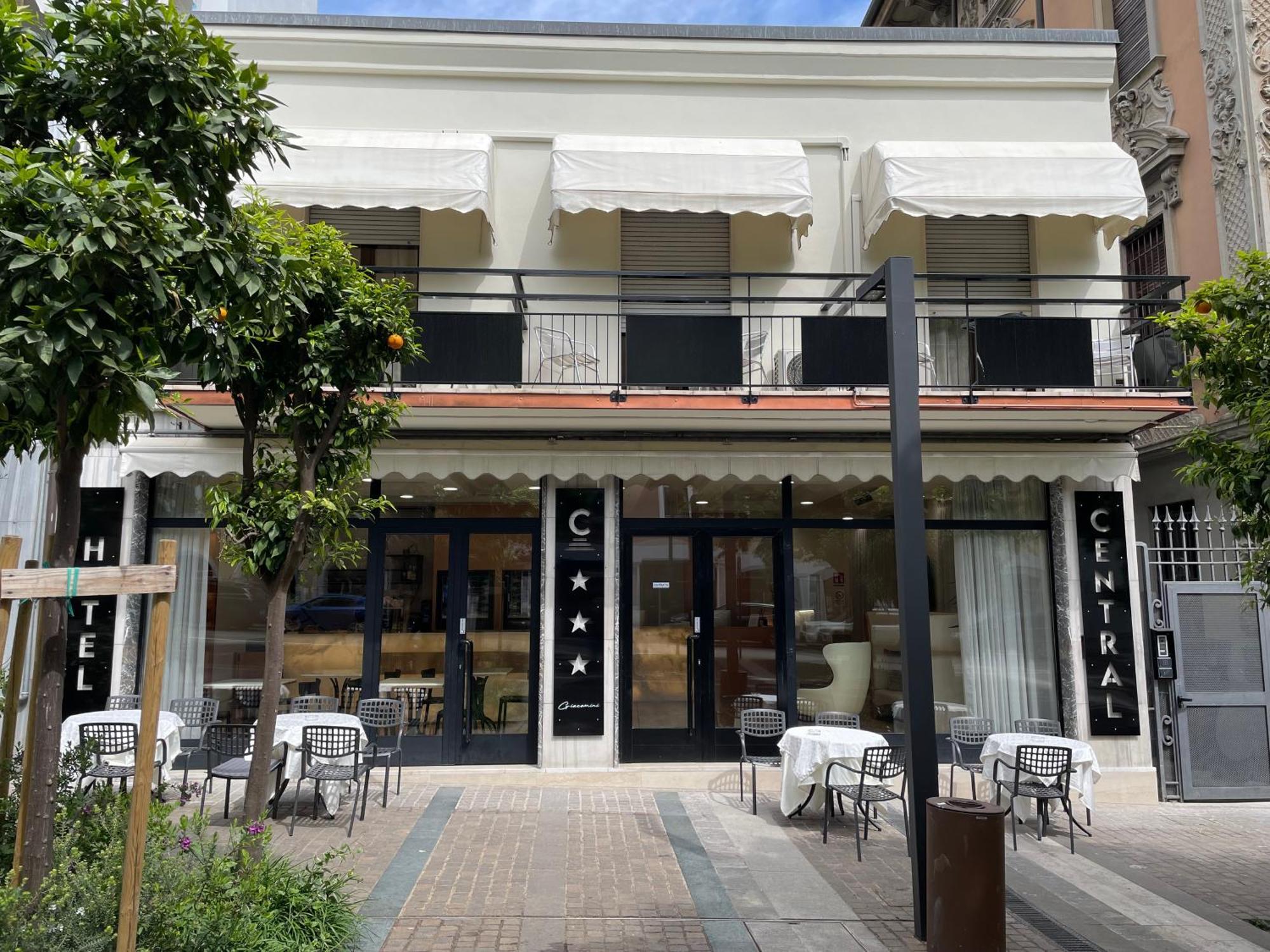 Hotel Central Giacomini サロ エクステリア 写真
