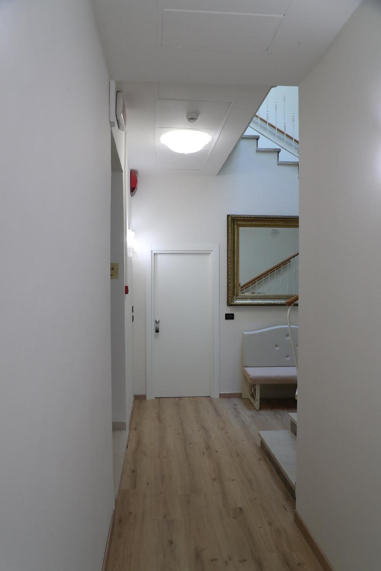 Hotel Central Giacomini サロ エクステリア 写真