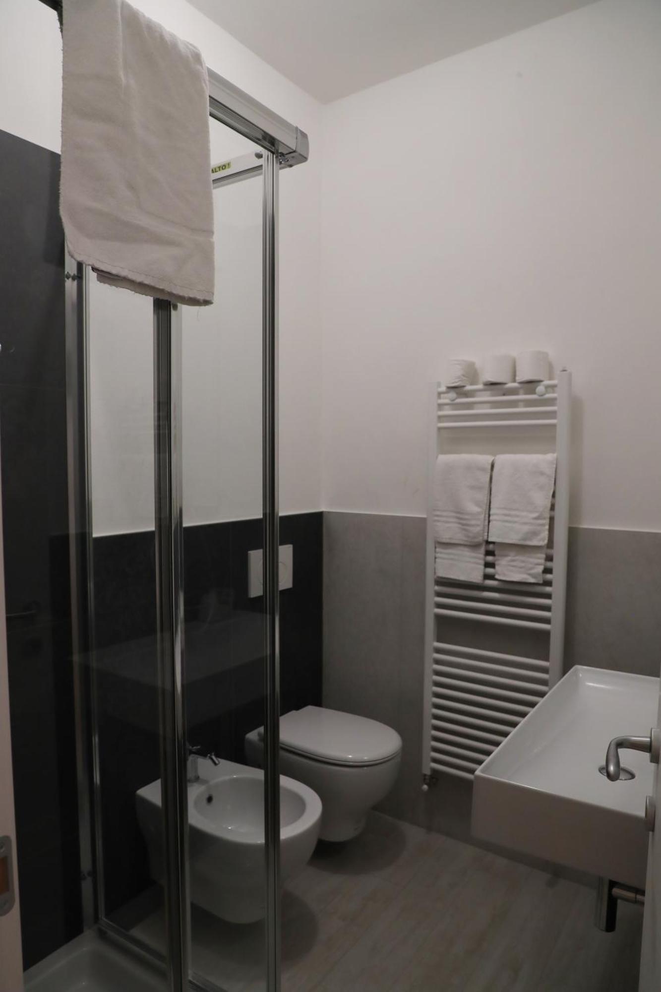 Hotel Central Giacomini サロ エクステリア 写真