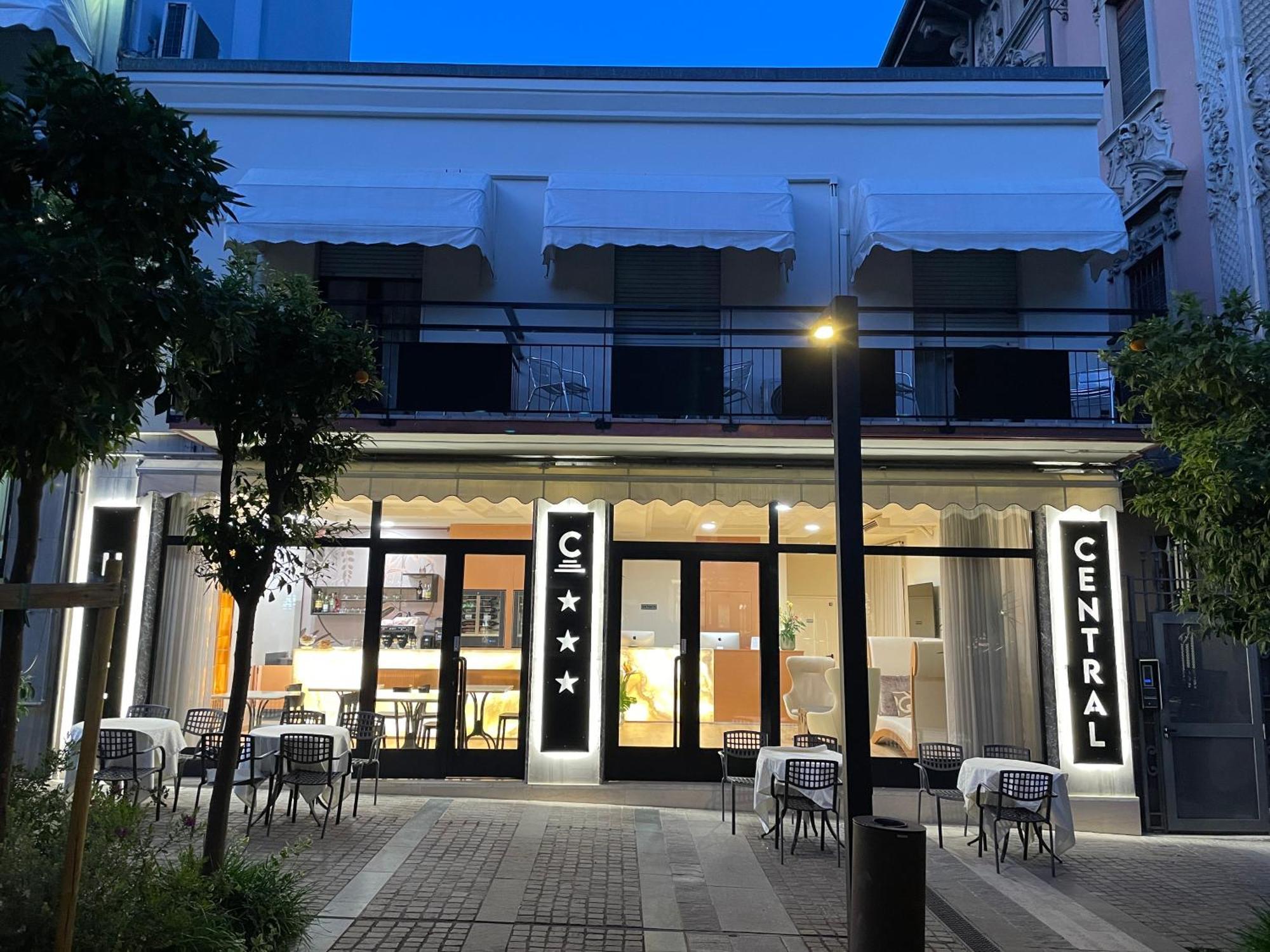 Hotel Central Giacomini サロ エクステリア 写真