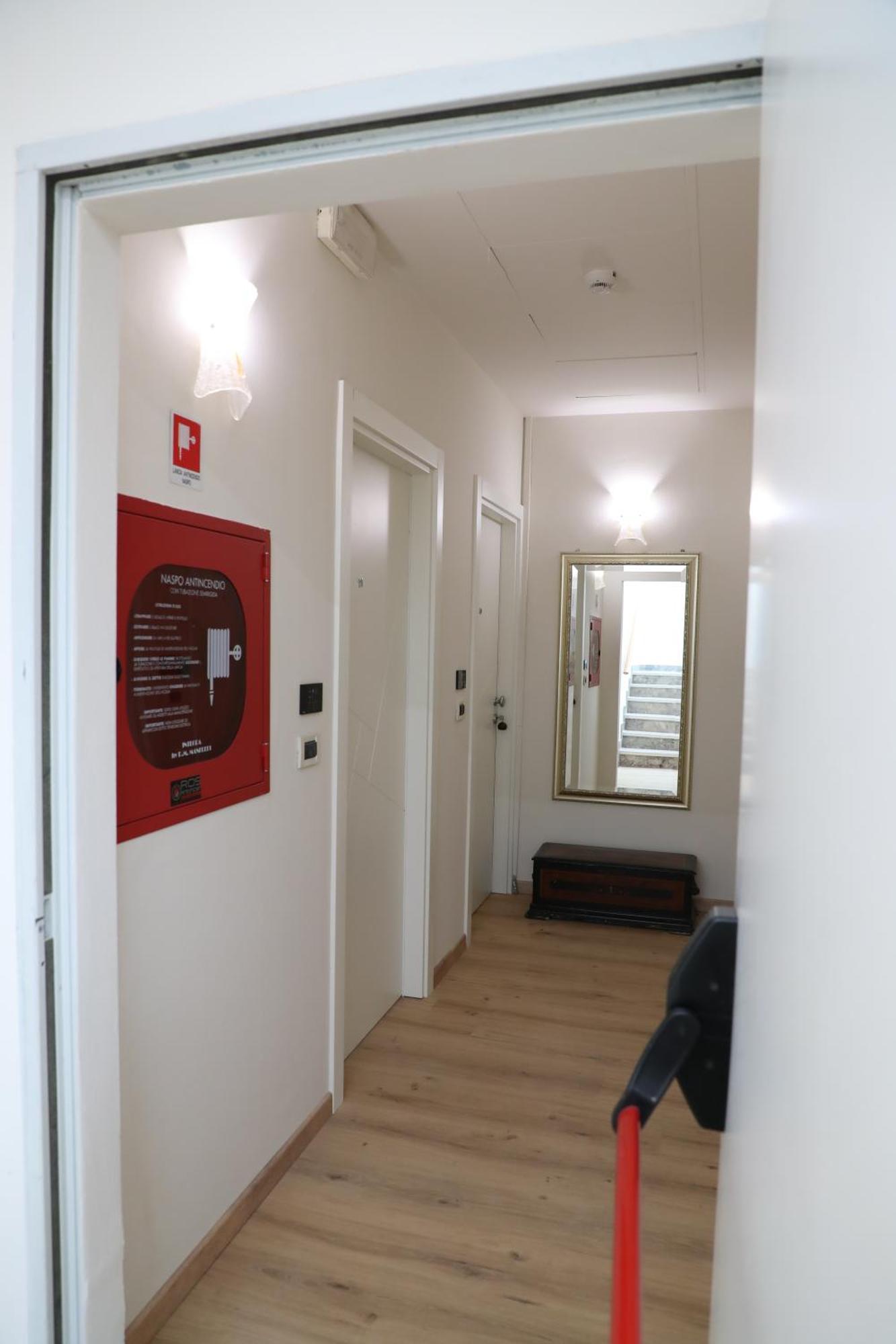 Hotel Central Giacomini サロ エクステリア 写真