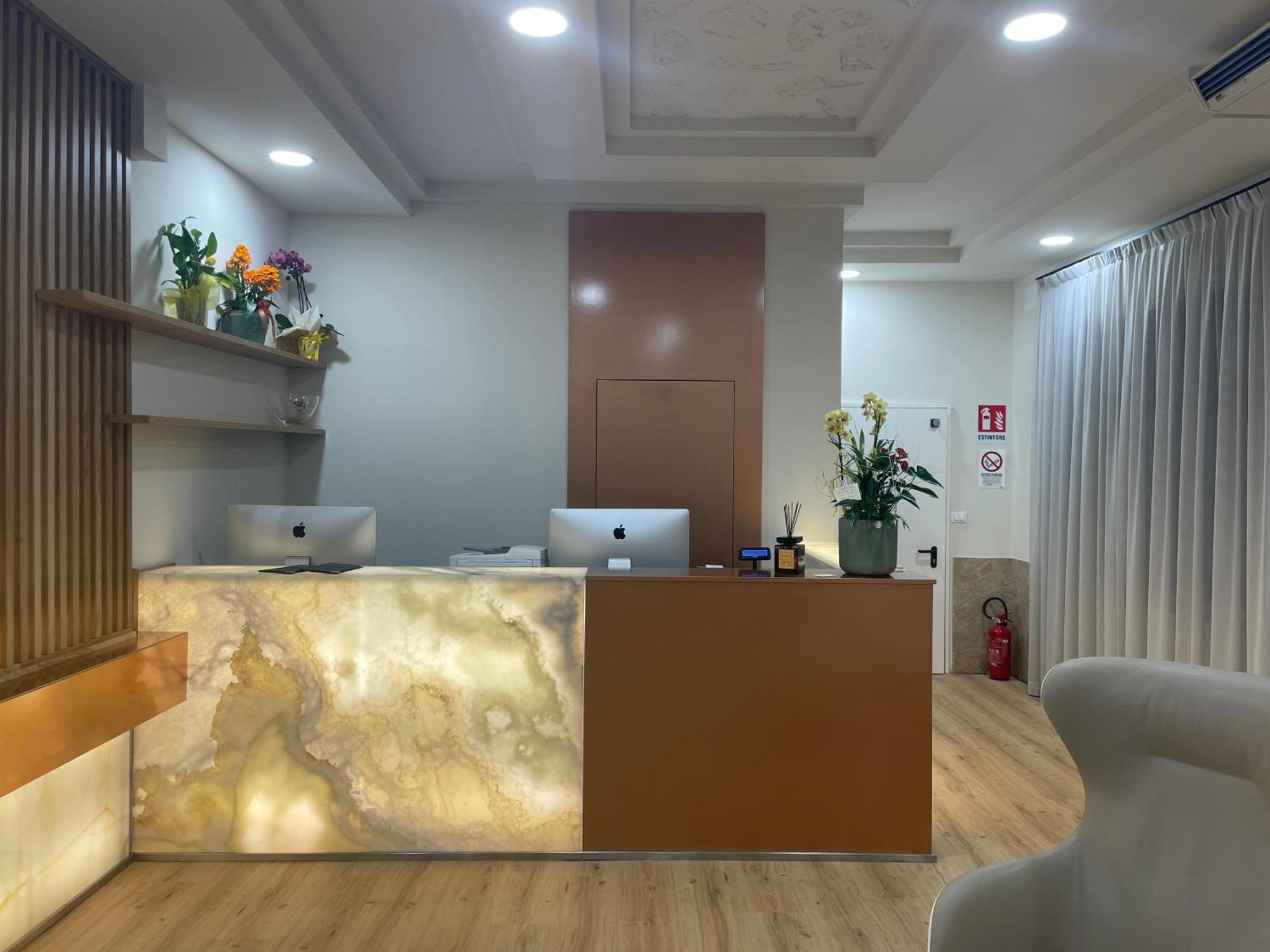 Hotel Central Giacomini サロ エクステリア 写真