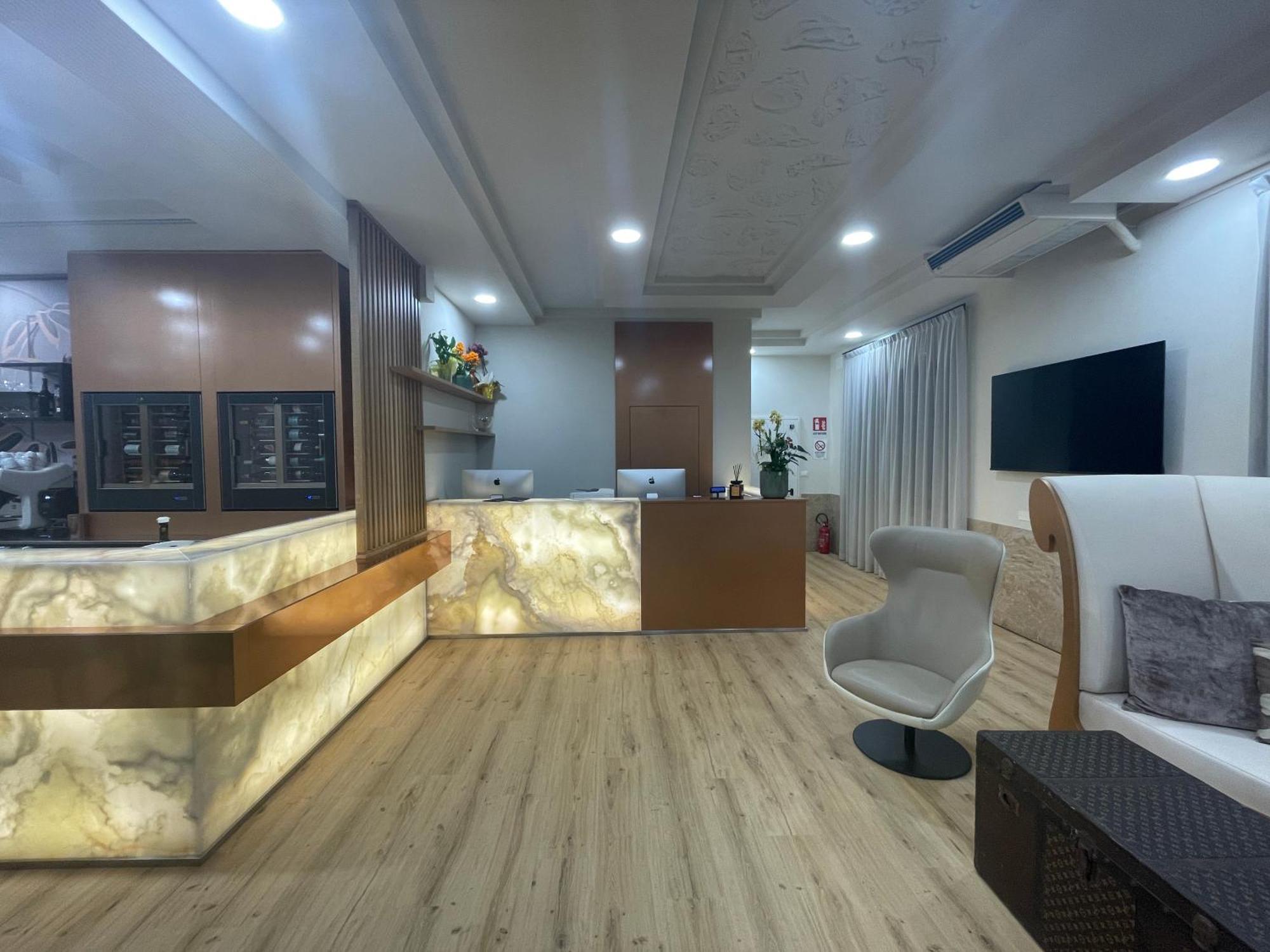 Hotel Central Giacomini サロ エクステリア 写真
