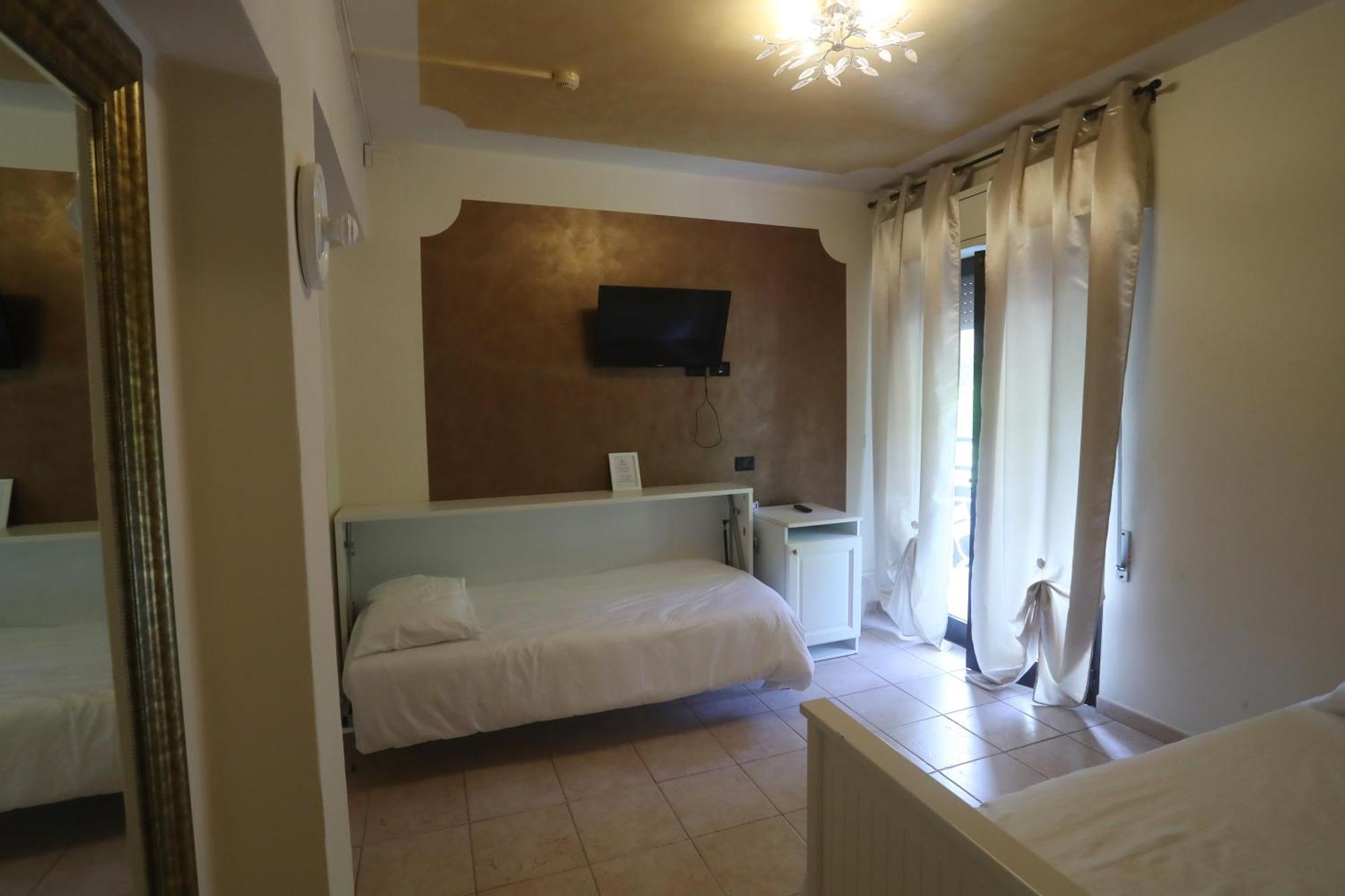 Hotel Central Giacomini サロ エクステリア 写真