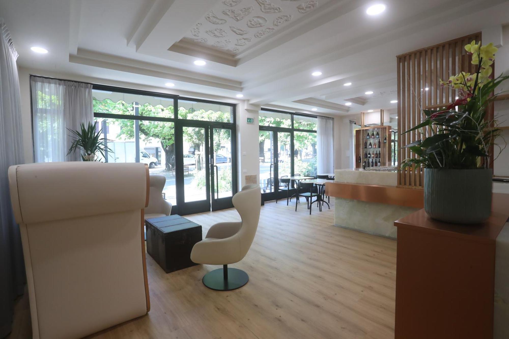 Hotel Central Giacomini サロ エクステリア 写真
