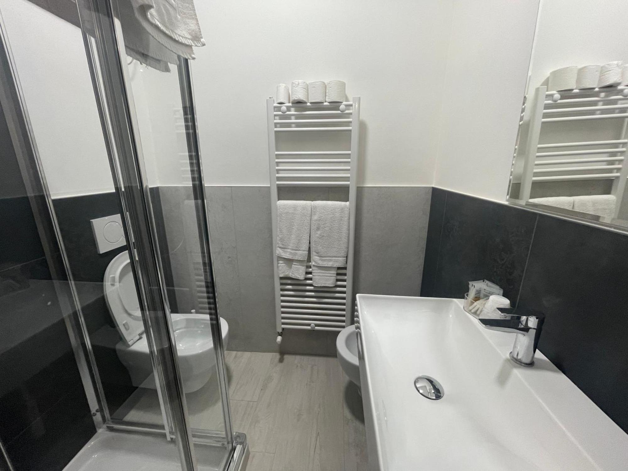 Hotel Central Giacomini サロ エクステリア 写真