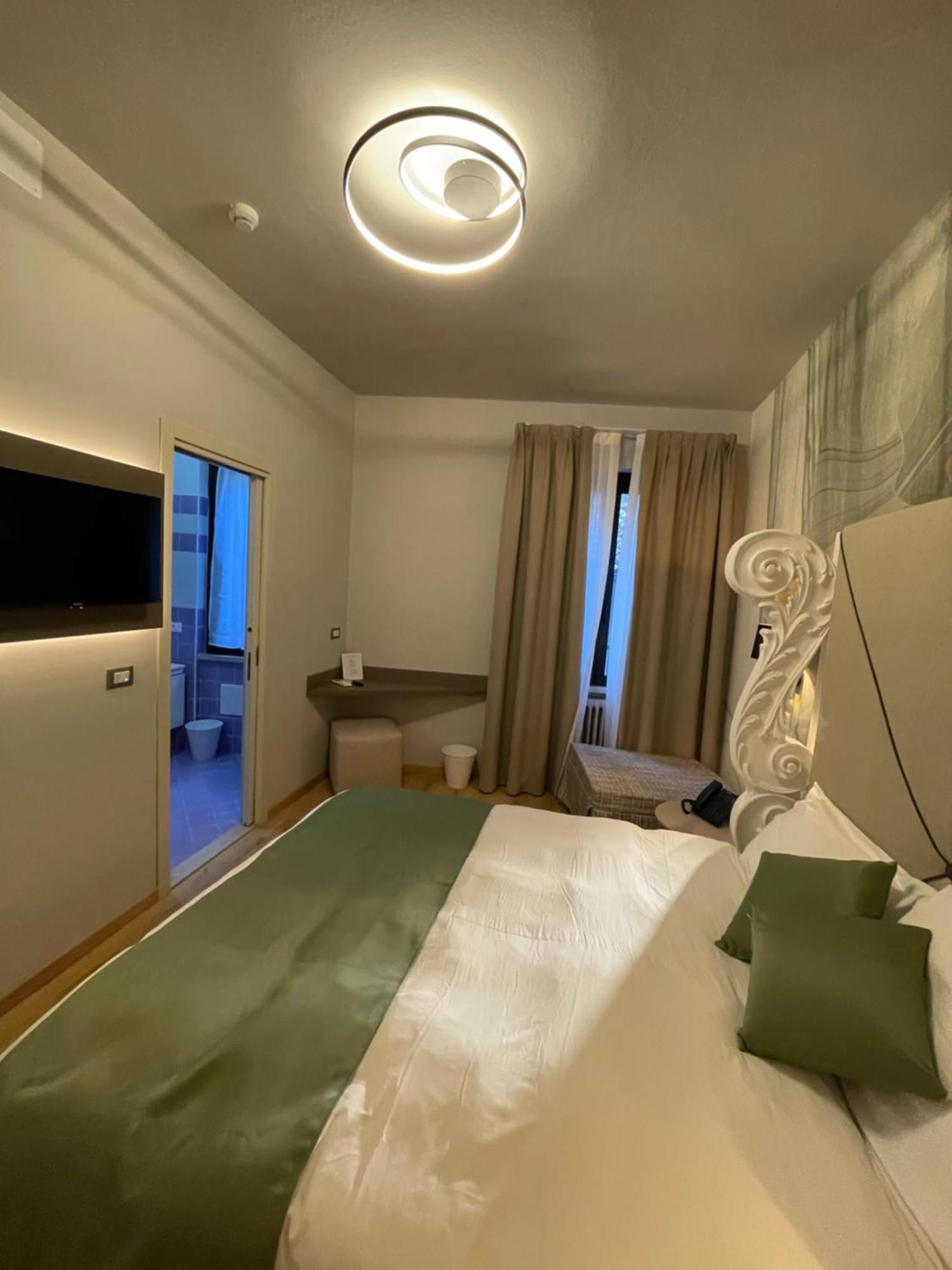 Hotel Central Giacomini サロ エクステリア 写真